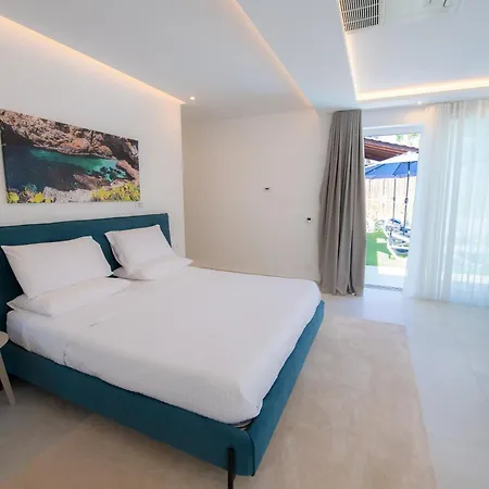 Pensión Novaeos Sicily 4*